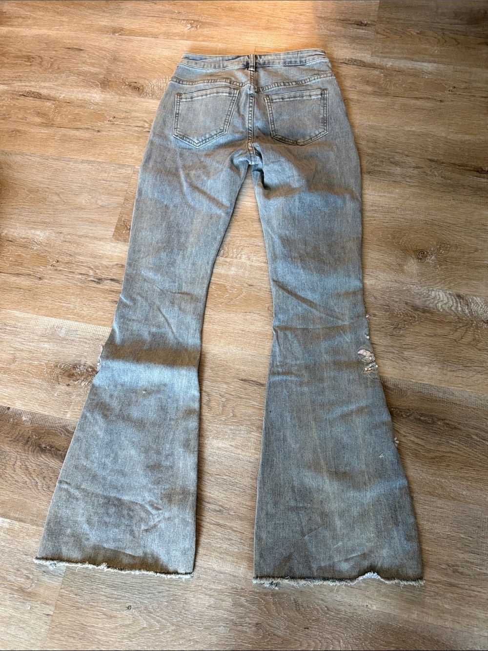 VENUS size 2 NWOT Light Wash Embroidered Flare Jeans - Women's Light Blue Denim - Picture 4 of 4